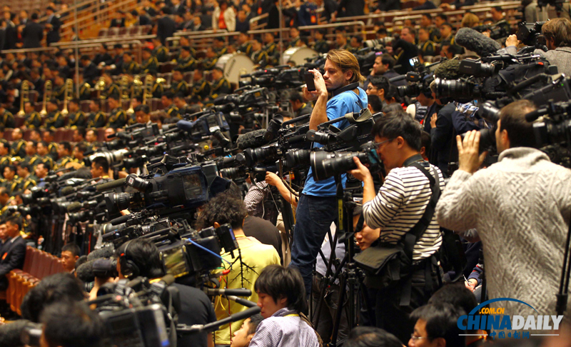 人民日报报道：上海报业集团成立10年来积极探索传统媒体与新兴媒体融合发展